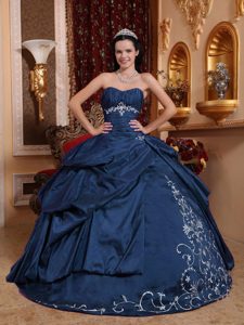 Dressy Navy Blue Sweetheart Embroidery Quinceanera Dresses in Taffeta