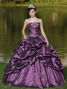Custom Made Strapless Taffeta Quinces Dresses with Beading in Purple