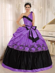 Purple One Shoulder Quinceaneras Gowns with Bowknot and Appliques
