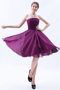 Dark Purple Princess Strapless Knee-length Chiffon Prom Dress with Appliques