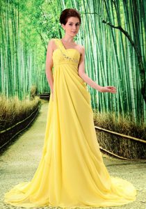 Sexy Yellow One Shoulder Prom Dress with Appliques and Ruching For Graduation