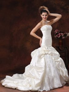 Champagne Mermaid Ruched Lovely formal Wedding Dress with Court Train