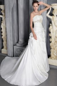 Romantic Ruching Prom Wedding Dress with Appliques and Pick-ups in Taffeta
