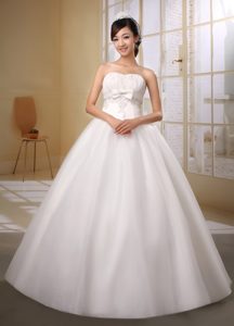 Appliqued and Beaded Wedding Dress with Bowknot and Zipper Up Back 2013