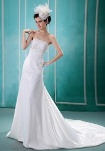 2013 Unique Strapless Wedding Dress with Appliques and Buttons for Autumn