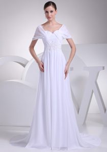 Cool Neckline Chiffon Wedding Dress with Appliques and Ruches in Low Price