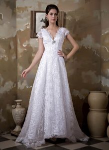 Amazing White V-neck Wedding Dress in Satin and Lace with