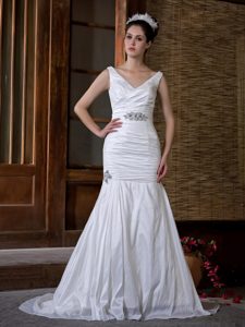 V-neck White Wedding Dresses with Appliques and Ruches in the Mainstream