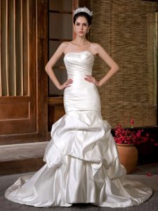 Fashionable Mermaid Strapless Wedding Party Dresses with Beads and Pick-ups