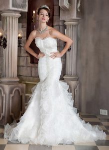 White Mermaid Sweetheart Outdoor Wedding Dress with Appliques and Ruffles