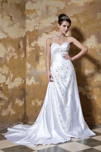 Sweetheart Court Train Taffeta Wedding Party Dresses with Beadings in White