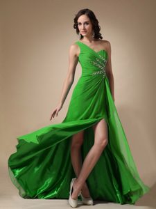 One Shoulder Green Ruched Evening Dresses with Beading and Slit