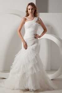 2014 Asymmetrical Shoulder Ruched Tulle Wedding Dress with Ruffles