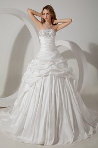Strapless Princess Court Train White Wedding Dresses with Appliques and Pick-ups