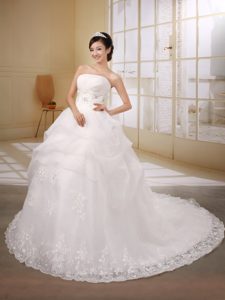 Custom Made Strapless Garden Wedding Dresses in Lace with Beading