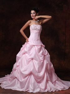 New Pink Strapless Autumn Wedding Dress with Appliques and Pick-ups