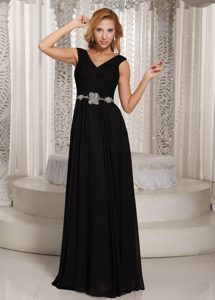 Extravagant Simple V-neck Black Prom Holiday Dresses with Beaded Sash