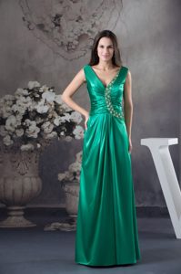 Green V-neck Long Ruched Taffeta Prom Celebrity Dresses with Beading