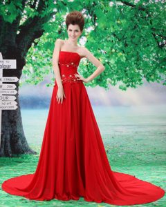 Red Strapless Empire Prom Dresses for Ladies with Chapel Train and Beading