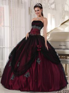 Appliqued Sweet 16 Quince Dresses with Handle Flowers in Burgundy and Black