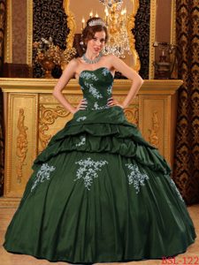 Hunter Green Sweetheart Quince Dress with Ruffled Layers and White Appliques