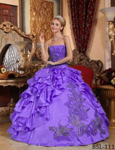 Pretty Appliqued Long Taffeta Quinceaneras Dress in Purple with Pick-ups