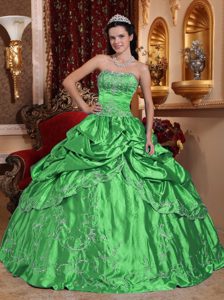 Green Ball Gown Strapless Taffeta Embroidery Quinceanera Dresses with Beading