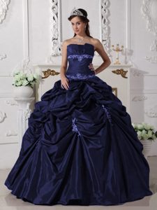 Exquisite Ball Gown Strapless Navy Blue Taffeta Dresses for Quince with Appliques