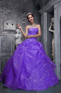 Beautiful Strapless Taffeta and Organza Dresses for Quince with Appliques in Purple