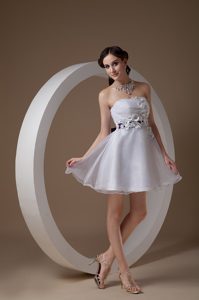 Dressy Strapless White Zipper-up Evening Dress for Graduation with Flowers
