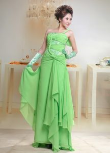 Fashionable Spring Green One Shoulder Ruched Formal Graduation Dresses