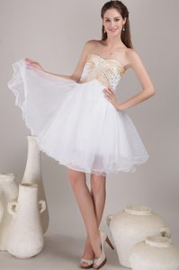 Elegant White Sweetheart Knee-length Organza Beaded Holiday Dresses