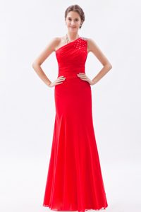 Modern Red Column One Shoulder Holiday Dresses with Beading and Ruching