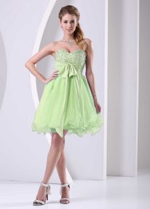 Chic Sweetheart Knee-length Yellow Green Tulle Homecoming Dress with Beading