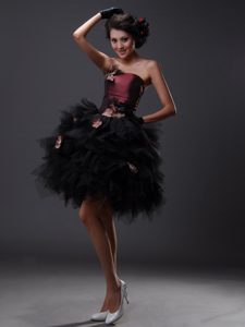 Strapless Burgundy and Black Mini Prom Homecoming Dress with Appliques