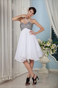 2013 Simple White Prom Homecoming Dress with Beading in Chiffon