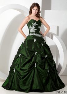 Elegant Dark Green Sweetheart Appliqued Dresses for Quince in Taffeta