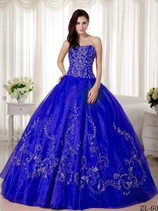 Discount Ball Gown Sweetheart Organza Quince Dresses with Embroidery