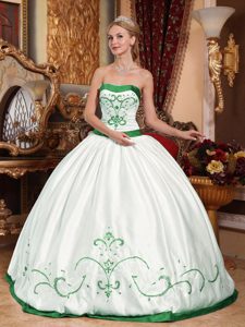 Sweet White Strapless Dresses for a Quince in Satin with Green Embroidery