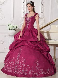 Ball Gown Straps Quinceaneras Dresses in Taffeta with Embroidery in Red