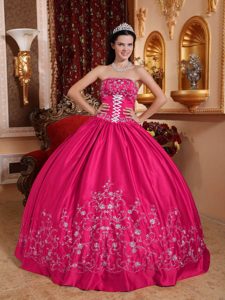 Gorgeous Hot Pink Strapless Taffeta Embroidery Dresses for Quinceaneras