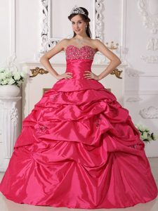 Timeless Coral Red Sweetheart Quinceanera Dresses in Taffeta with Beading