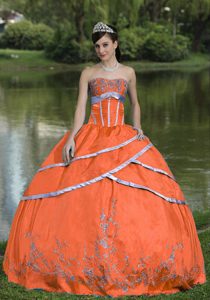 Svelte Taffeta and Satin Orange Red Quinceanera Gowns with Embroidery