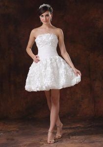 Luxurious White Wedding Bridal Gown in Fabric with Rolling Flower
