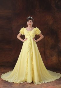 Dressy Yellow Square Lace-up Court Train Bridal Dress with Short Sleeves