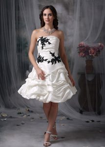 Strapless Ruching Knee-length Bridal Gowns with Black Appliques
