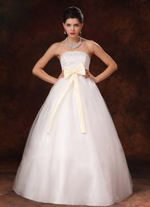 Attractive Strapless Beaded Bridal Dress with Champagne Bowknot