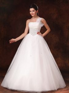 Exquisite One Shoulder Beaded Wedding Gown in Organza with Bowknot
