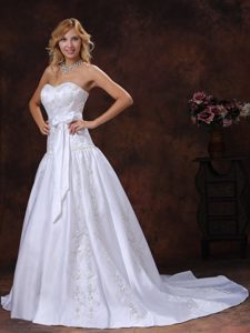 Gorgeous Wedding Dress Chapel Train with Bowknot and Embroidery for Cheap