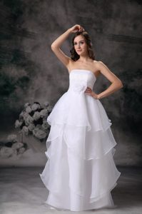 Modest Strapless Organza Wedding Dress with Hand Made Flower Decorated